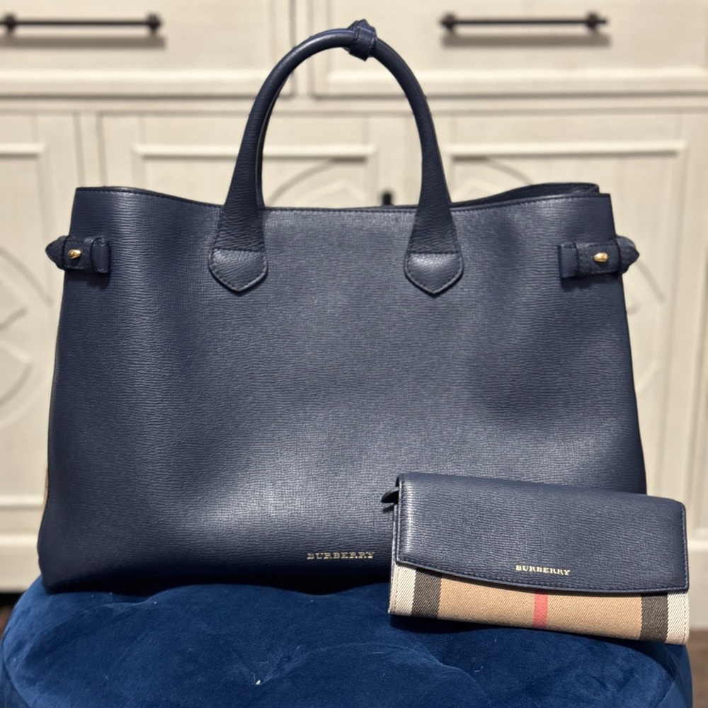 💎Burberry handbag 💎 with matching Wallet